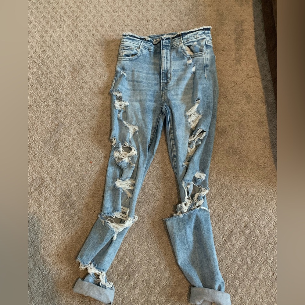 Ripped American Eagle jeans women’s